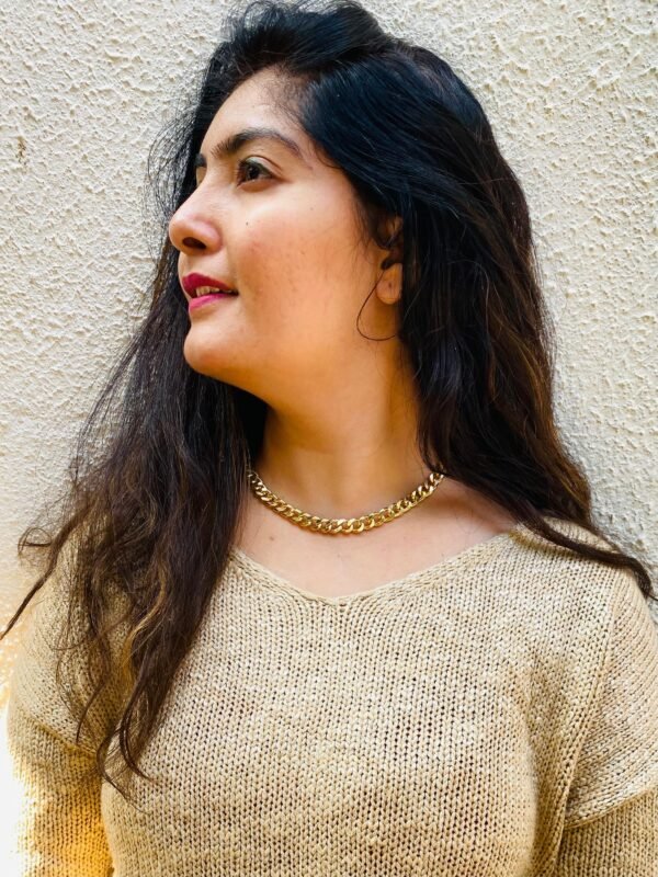 Elegant gold chain necklace for women.