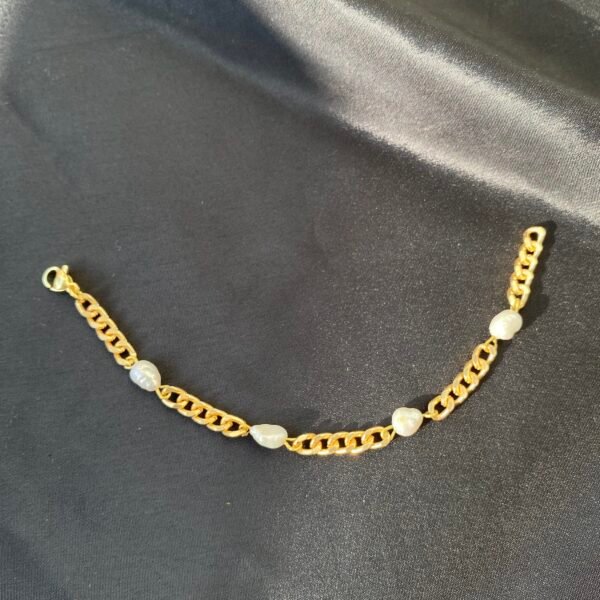 Elegant pearl chain bracelet with gold links and white pearls, perfect for stylish accessories.