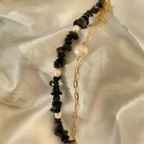 Bracelet with pearls and black stones, perfect for stylish accessories.