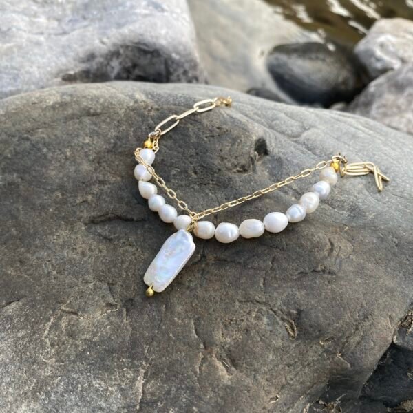 Elegant pearl cascade necklace with a central opal pendant, perfect for stylish accessories.