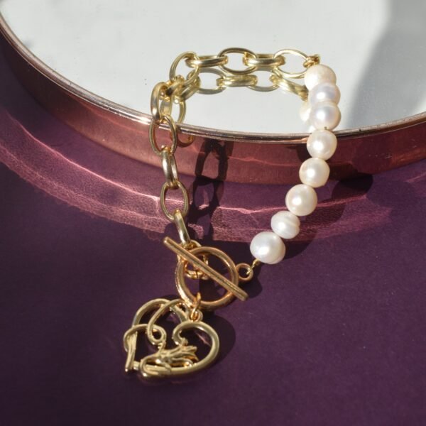Bracelet with heart charm, pearls, and gold chain for love and elegance.